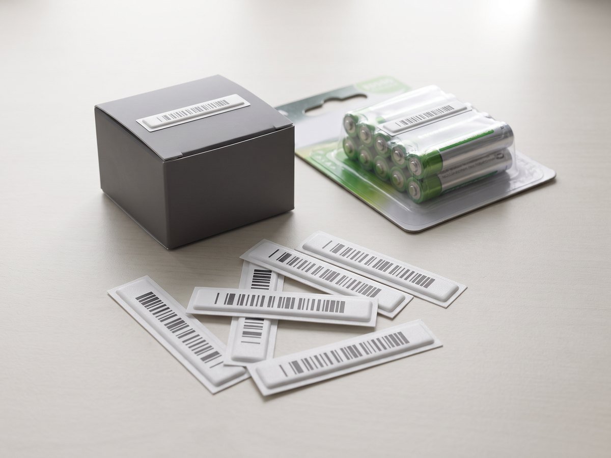 AM 58 kHz adhesive anti-theft labels loose and applied to packaging